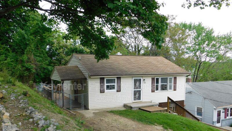 1008 Perry St - Photo 3 of 19