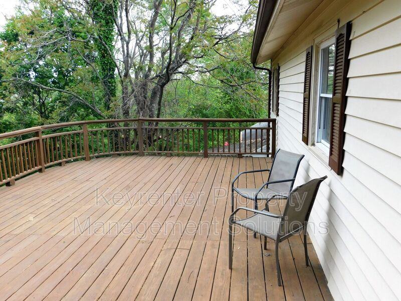 1008 Perry St - Photo 4 of 19