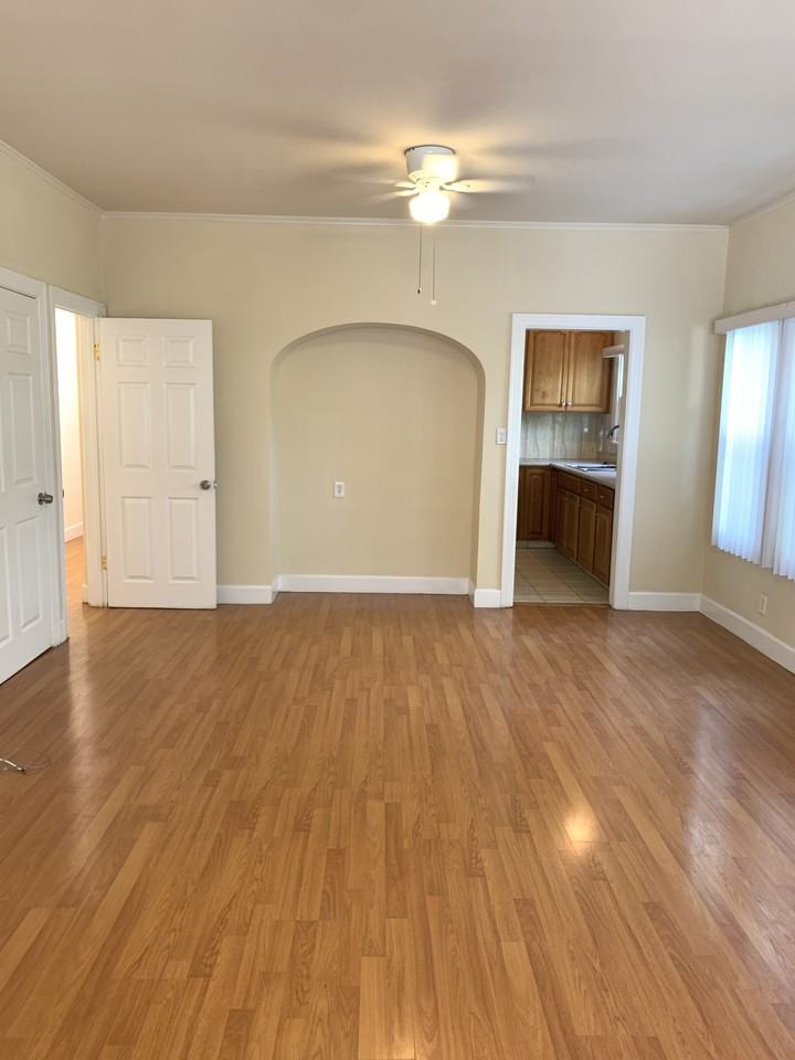 204 E. Maple St. - Photo 5 of 14