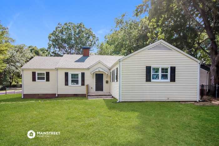 211 Magnolia St - Photo 3 of 16