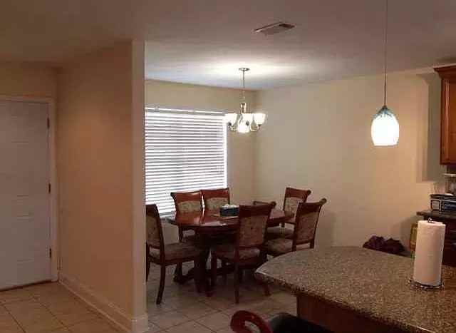 212 Dogwood St - Photo 3 of 9
