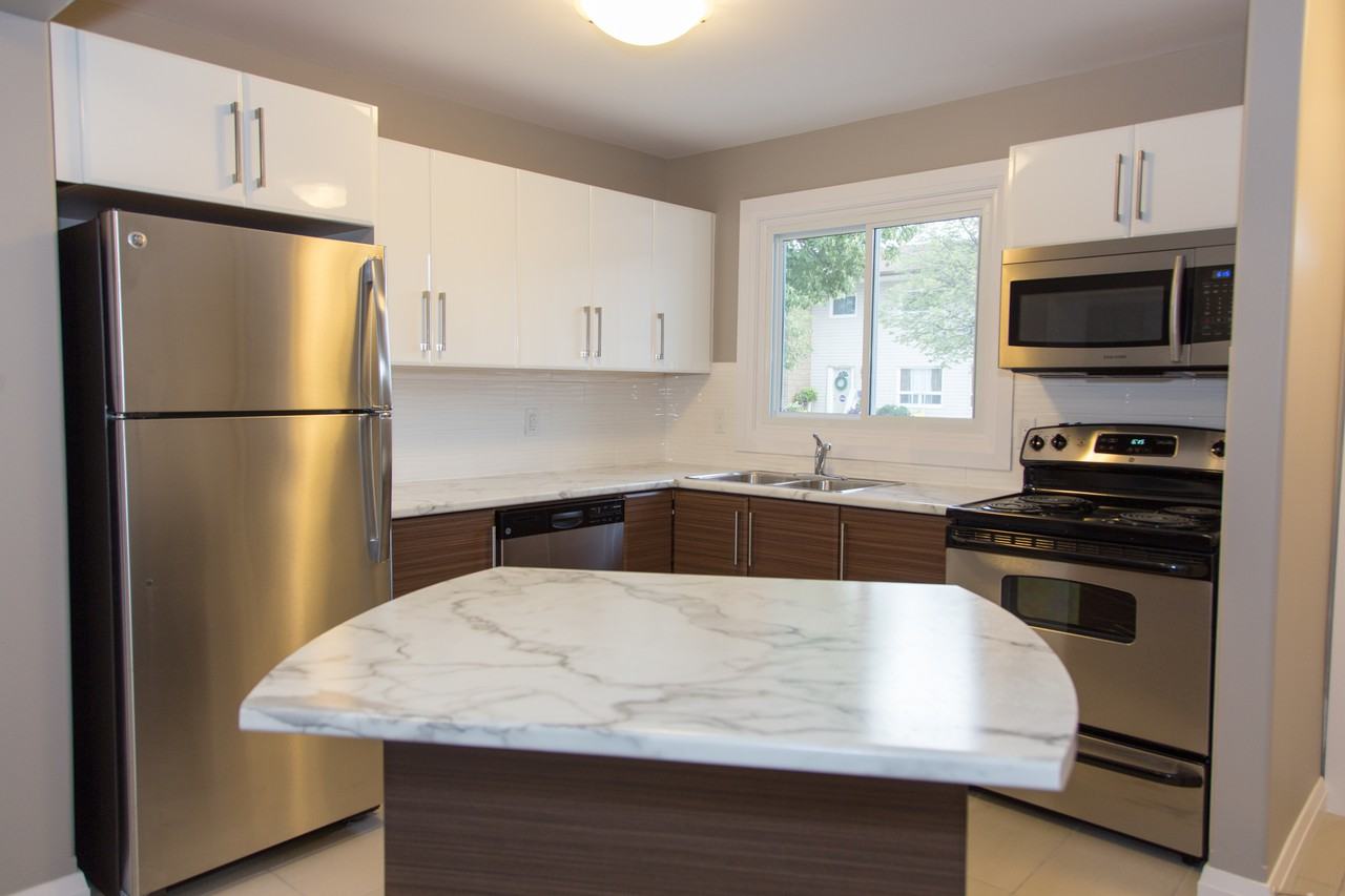 1717 Lansing Avenue - Photo 2 of 11