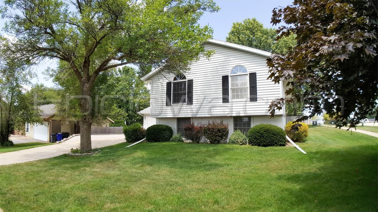 1504 Brookdale Ln Ne #1 - Photo 2 of 23