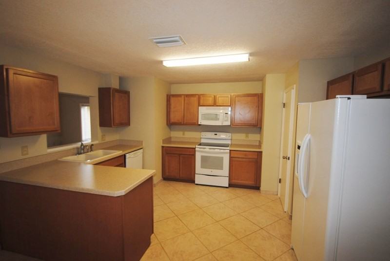 211 Green Lake Cir - Photo 3 of 19