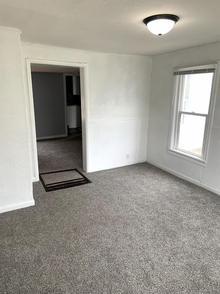 827 7th Ave #1 - Photo 2 of 11