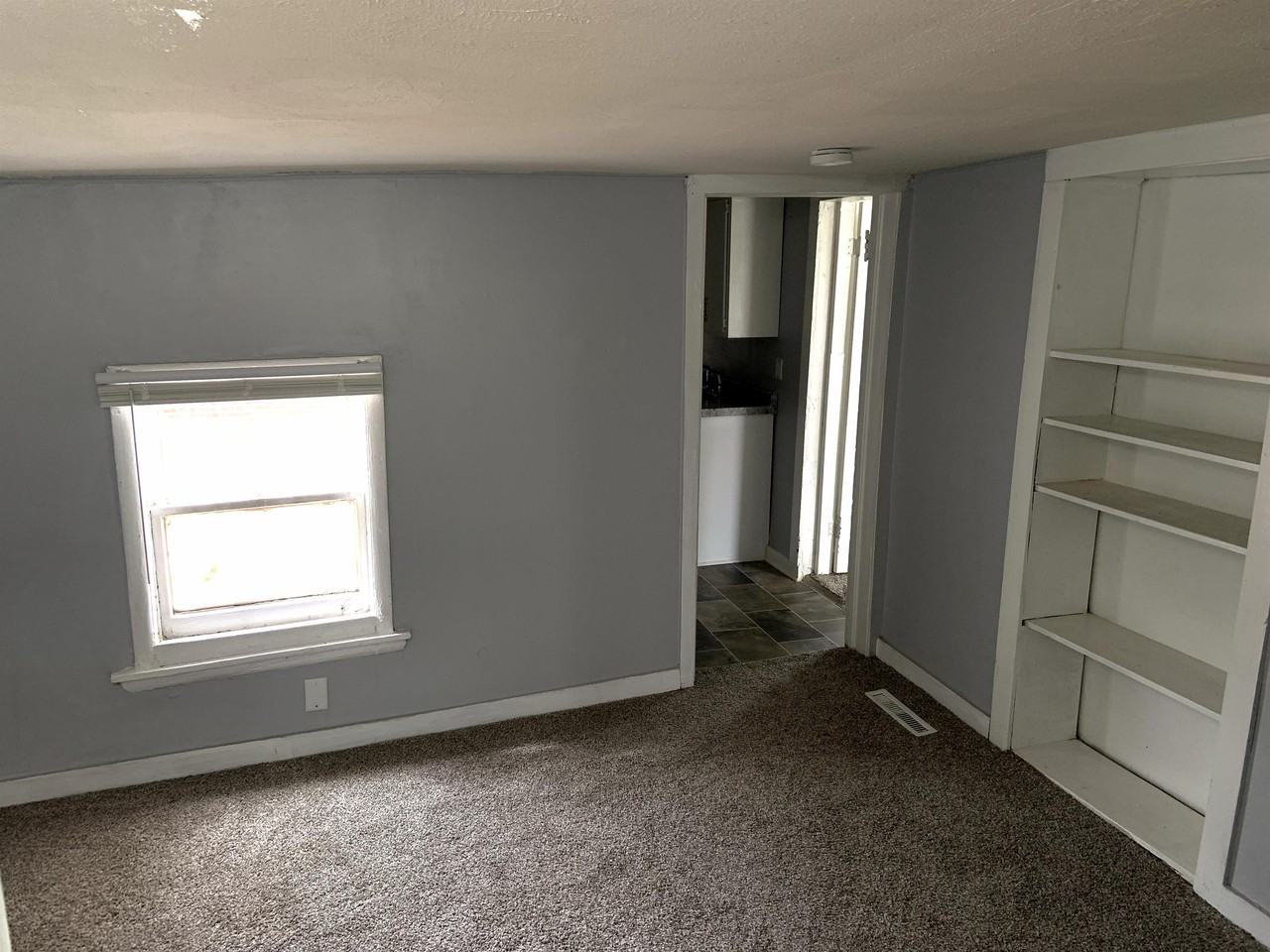 827 7th Ave #1 - Photo 4 of 11