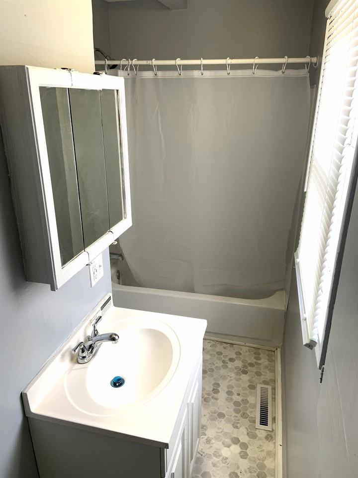 827 7th Ave #1 - Photo 7 of 11