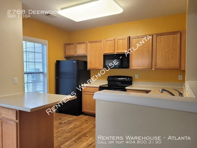 2768 Deerwood Ln Sw - Photo 3 of 20