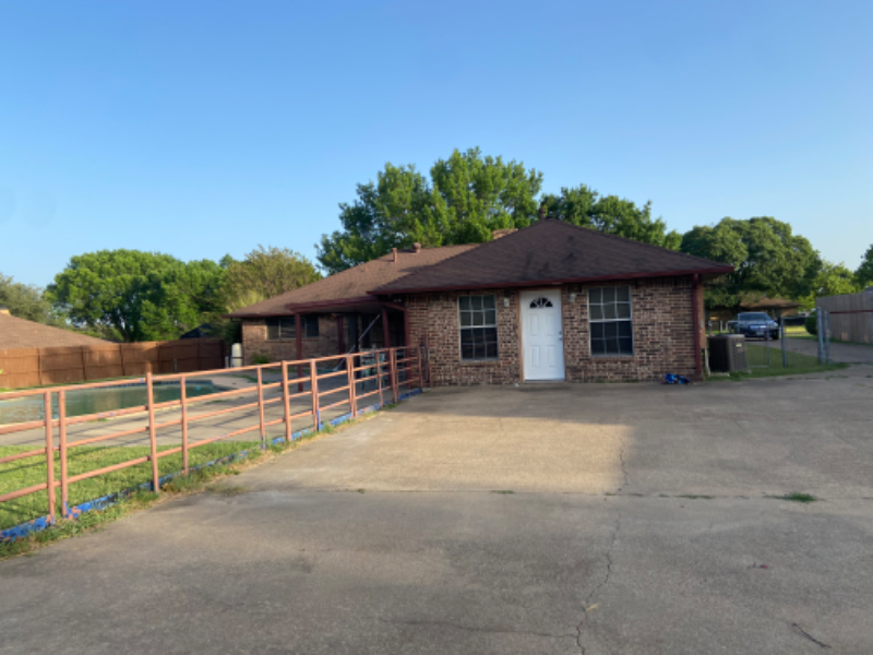 1201 Post Oak Ln - Photo 3 of 42