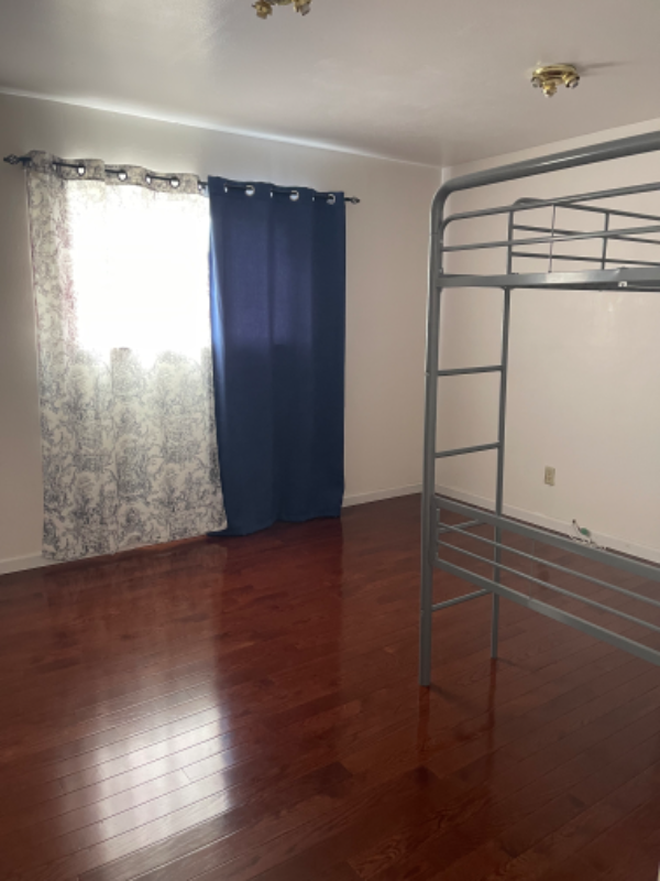 279 Ross Ave - Photo 3 of 11