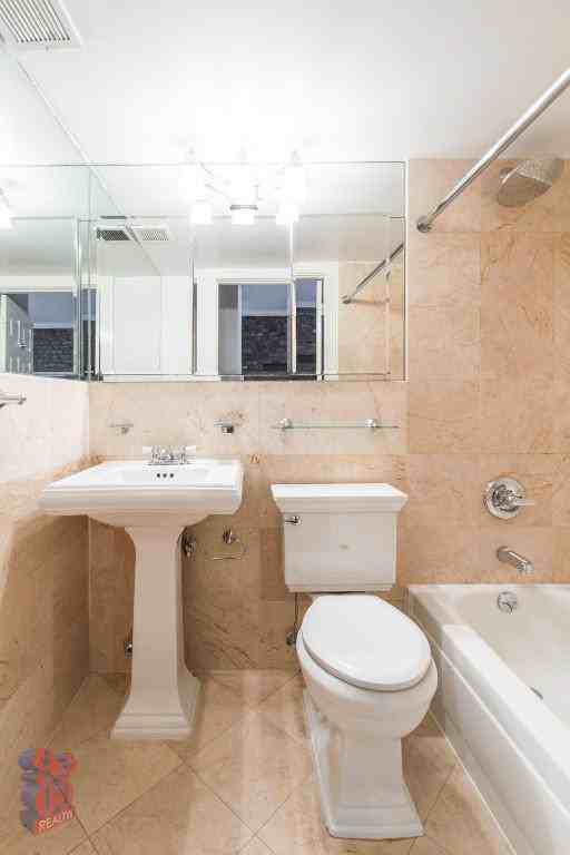 202 E 13th St #4E - Photo 7 of 8