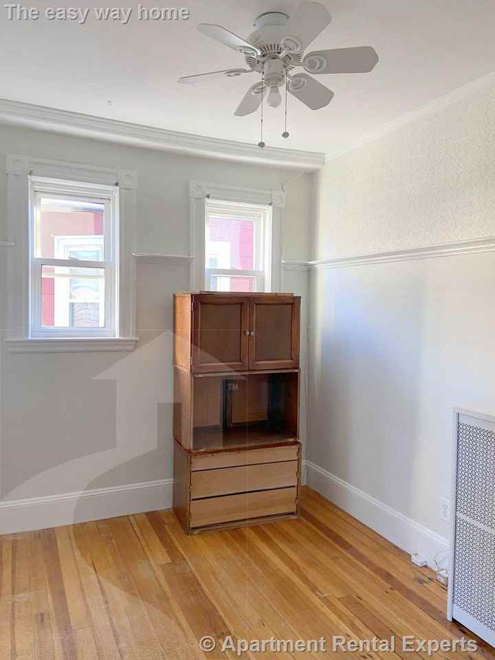 232 Harvard St - Photo 2 of 24