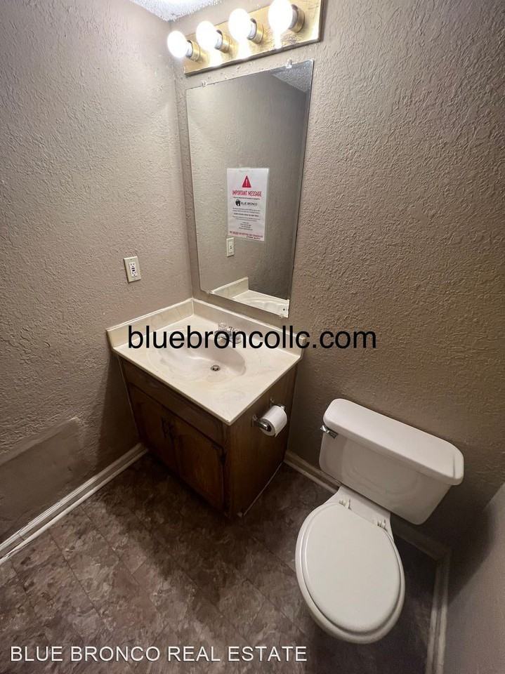 516-522 NE Churchill St - Photo 3 of 18