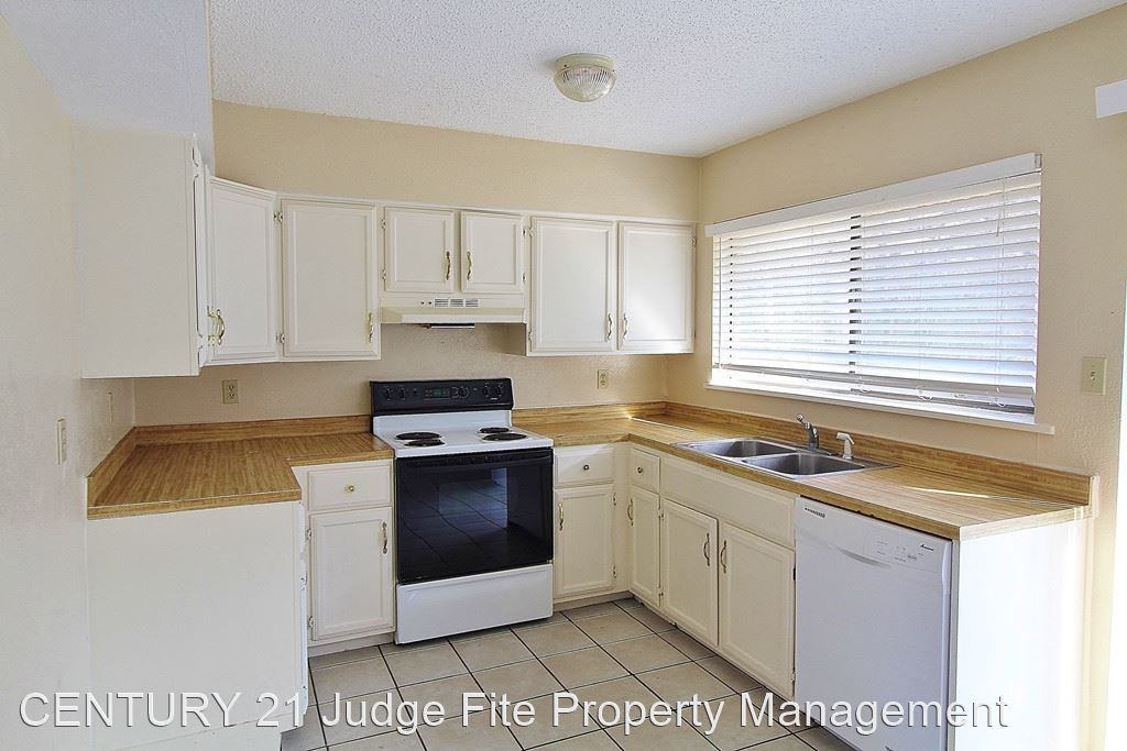 108 Lakewood Dr - Photo 3 of 11