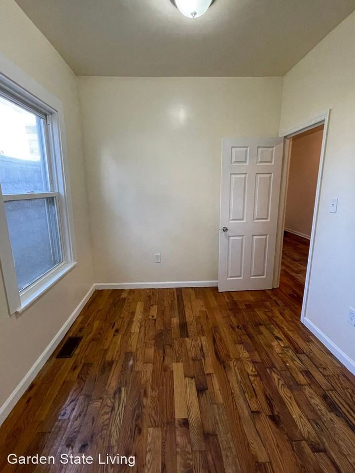 113 Delavan Avenue - Photo 3 of 12