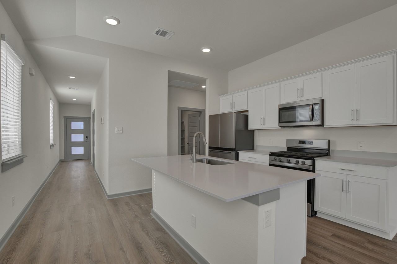 332 Robertson Rd - Photo 2 of 9