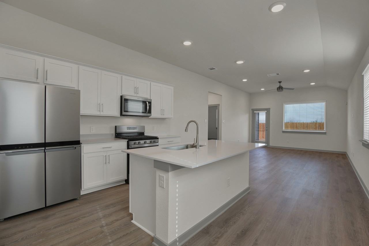 332 Robertson Rd - Photo 3 of 9