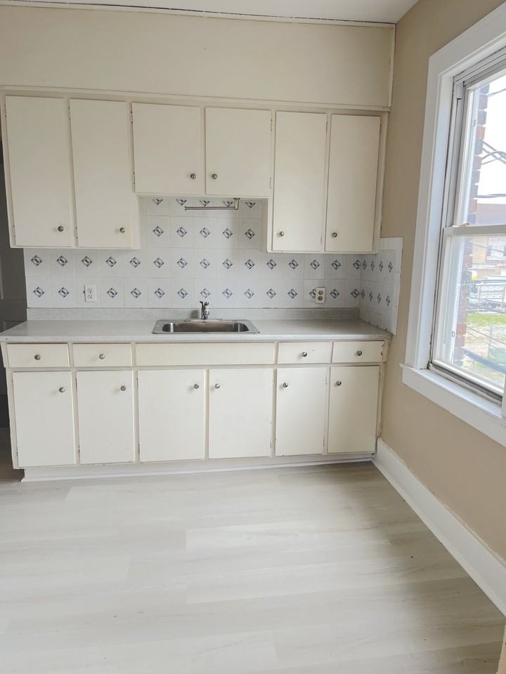 538 Louis Ave - Photo 5 of 15