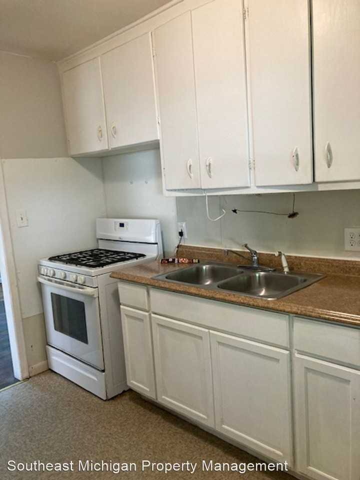 8147 Prospect Ave - Photo 3 of 10