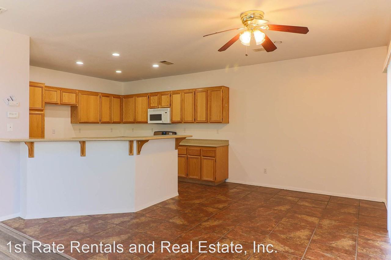 22422 Hawthorn Ave - Photo 2 of 8
