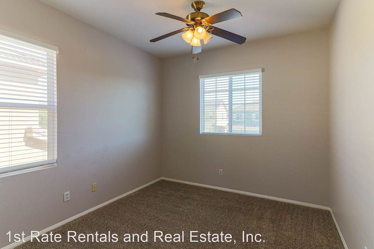 22422 Hawthorn Ave - Photo 3 of 8