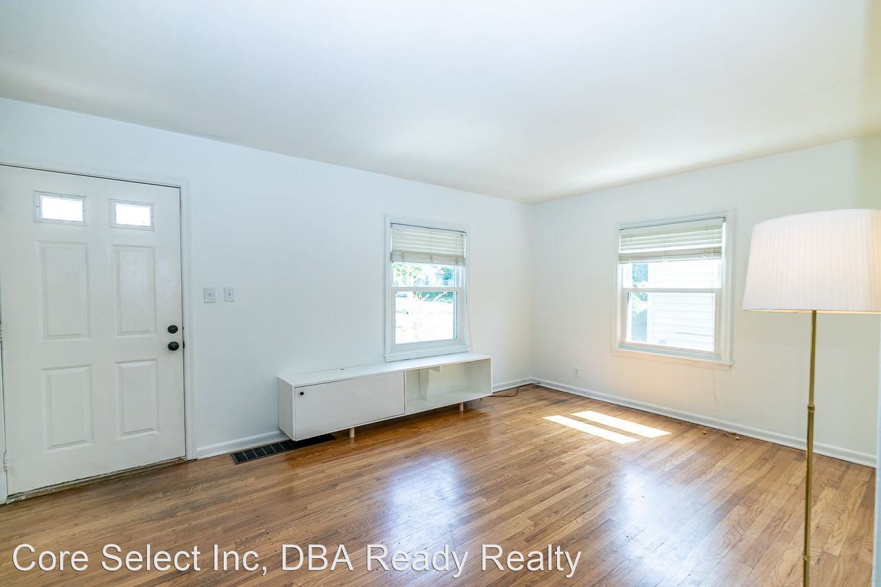 343 E Royal Forest Blvd - Photo 2 of 24