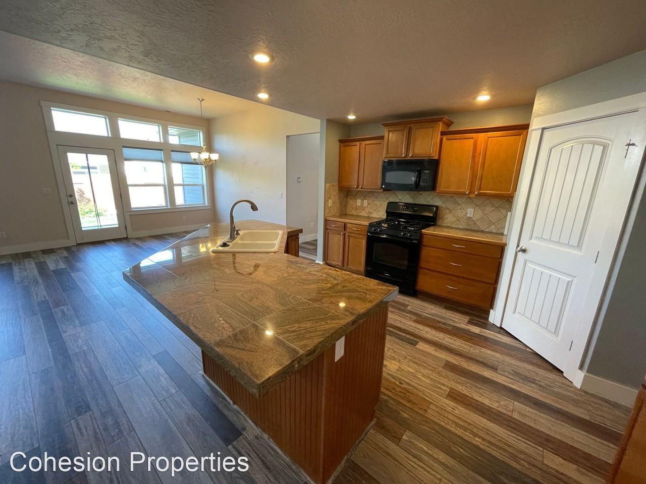 6137 S Egmont Ave - Photo 3 of 43
