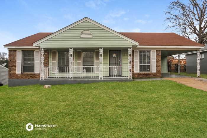 2812 Lake Park Rd - Photo 3 of 16