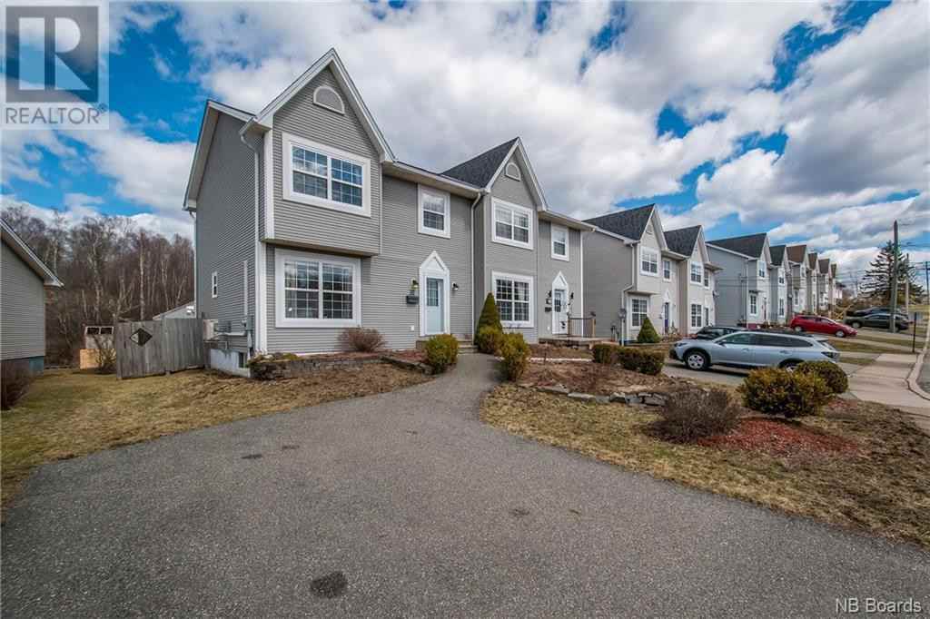 32 Parkwood Avenue, Saint John, NB E2K 5L8 3 Bedroom House for 2,300