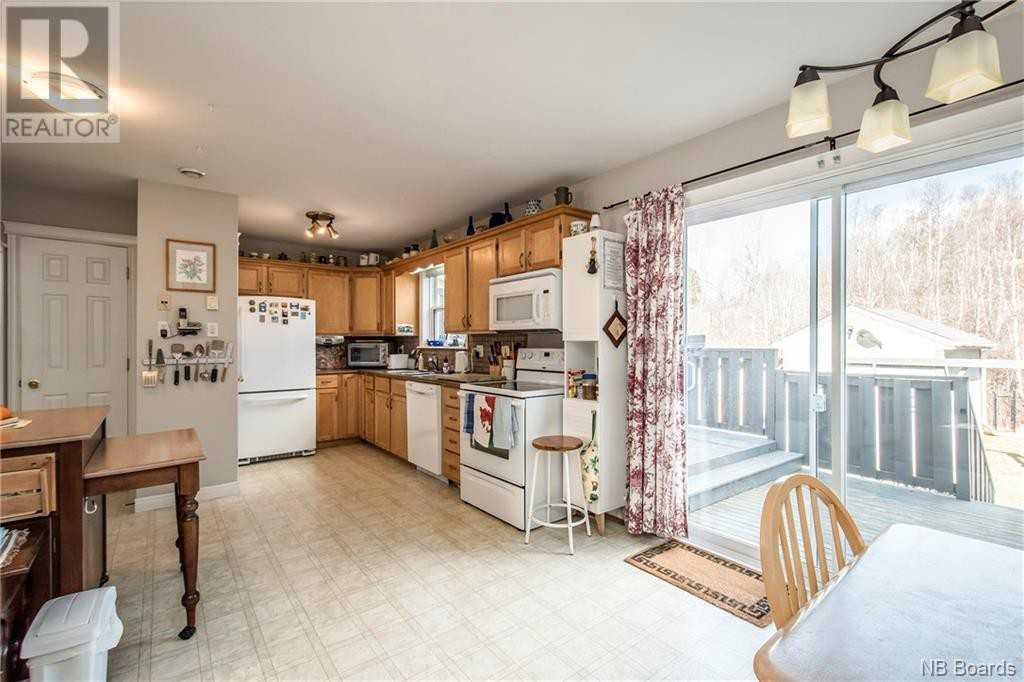 32 Parkwood Avenue - Photo 3 of 20