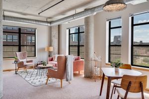 featured image of 415 N 1st St