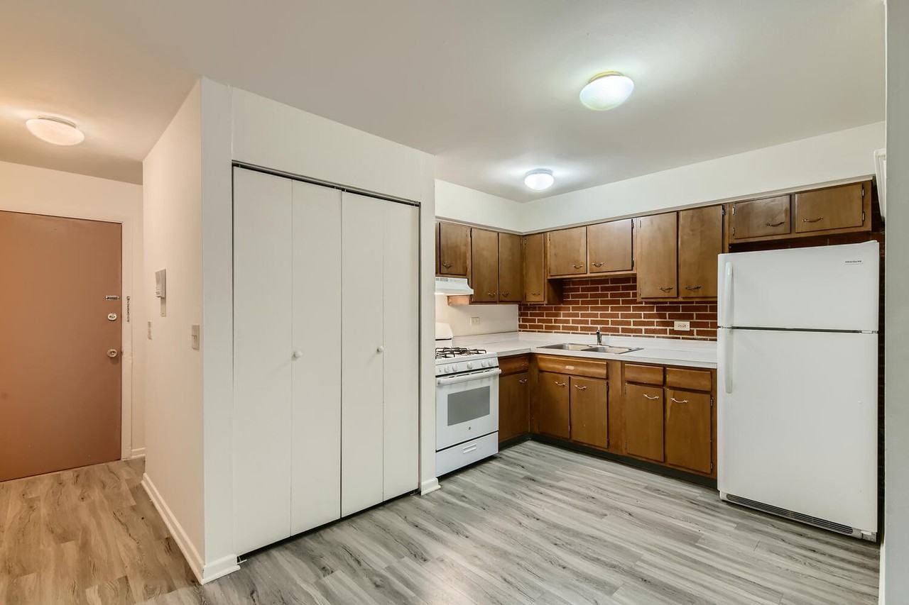 Fleetwood Center - Photo 4 of 25