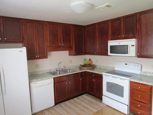 5204 Clubside Dr - Photo 3 of 15