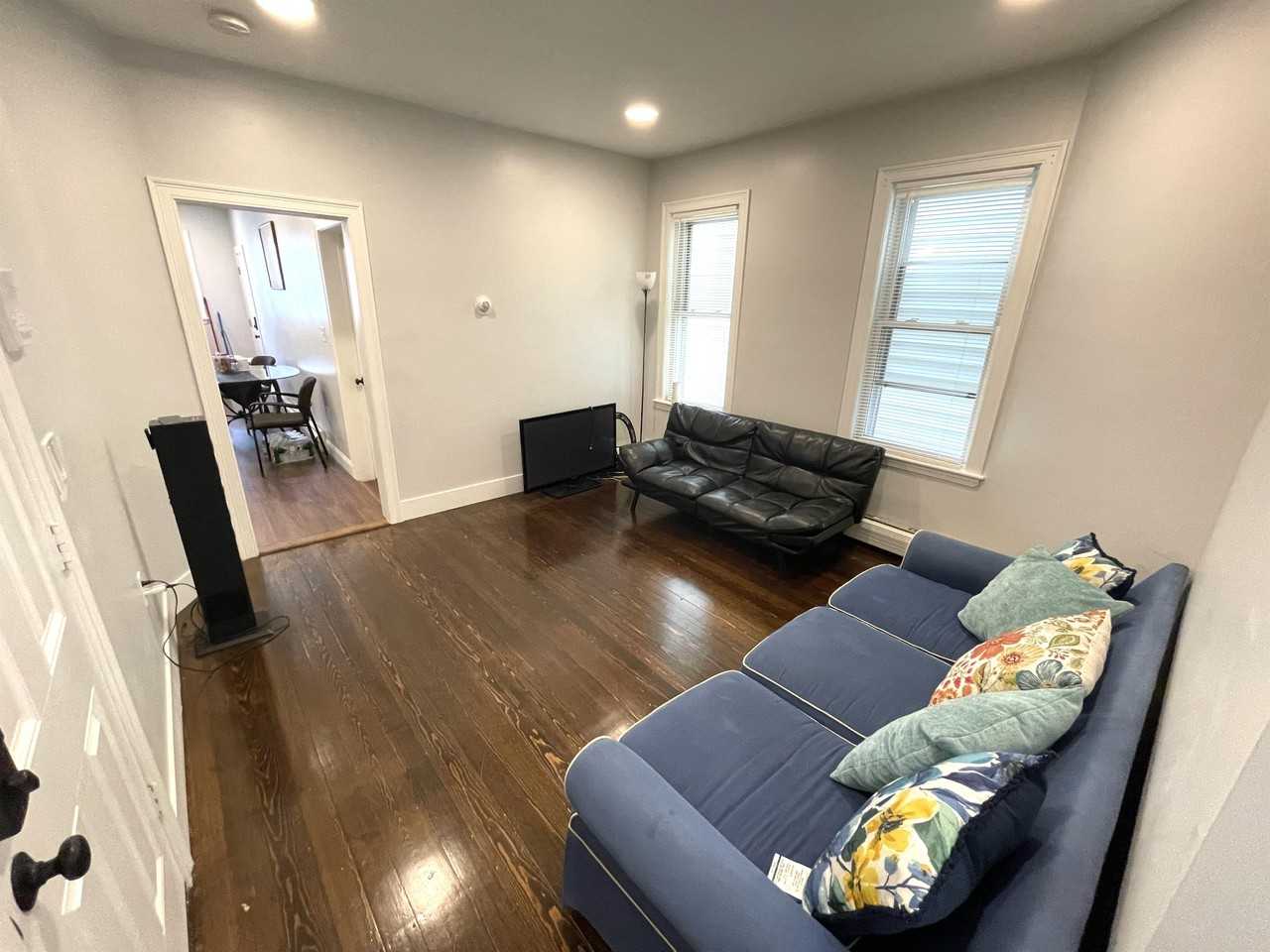 235 Bennington St #2 - Photo 5 of 9