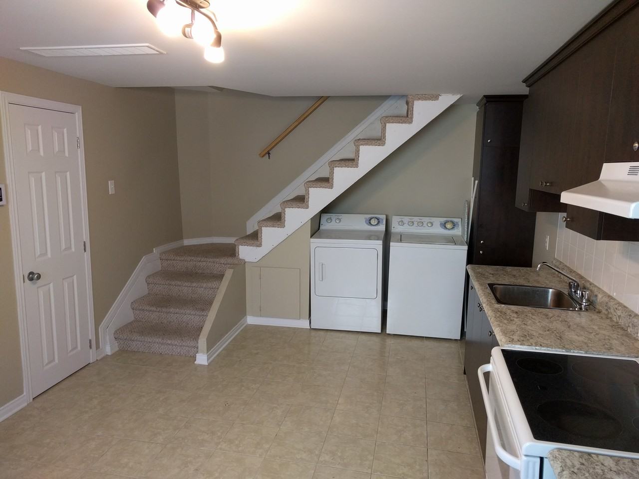 208 Rue Laval #B - Photo 2 of 10