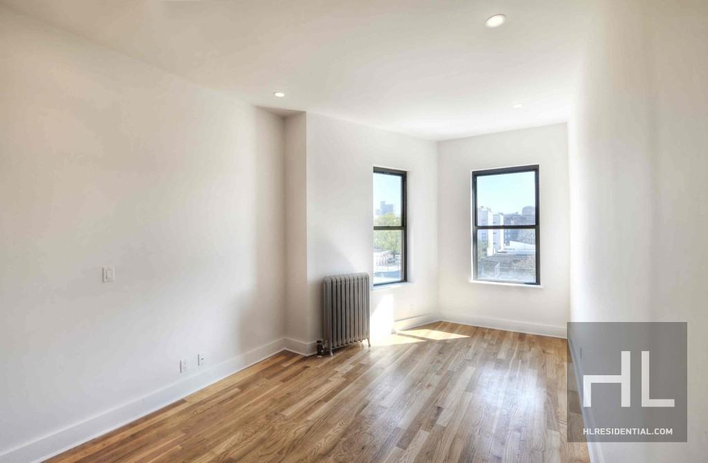 487 Park Pl #3 - Photo 3 of 7