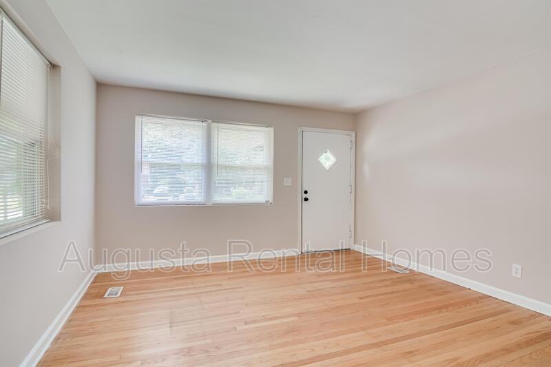 2004 Shark Dr - Photo 5 of 25