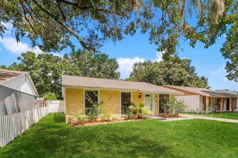 16017 Splitlog Dr - Photo 2 of 18