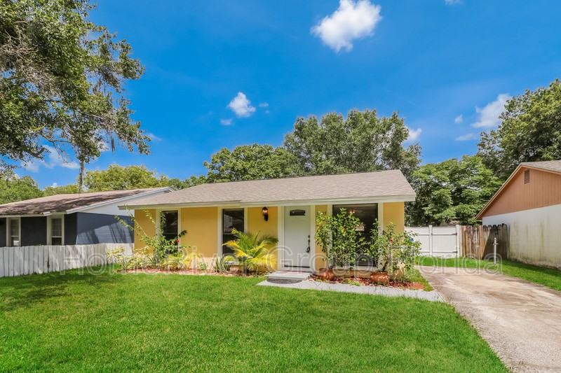 16017 Splitlog Dr - Photo 3 of 18