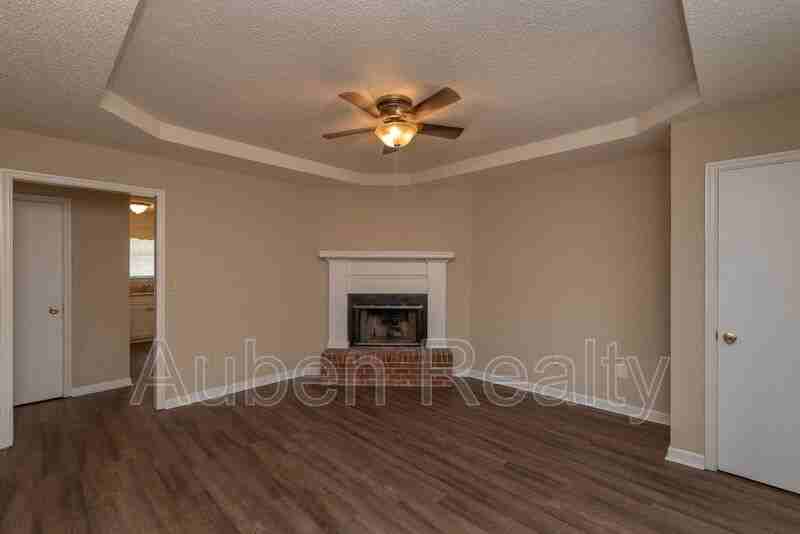 4213 Rose Hill Dr - Photo 3 of 33