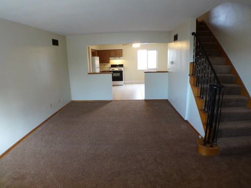 109 Estes Ave - Photo 3 of 12