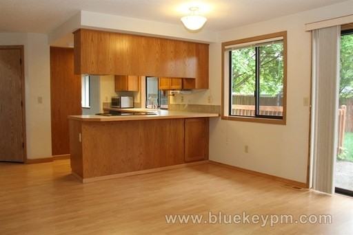 707 NE 159th Ct - Photo 3 of 16