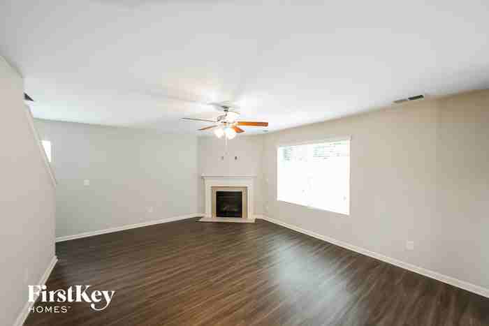 940 Valley Cir - Photo 3 of 15