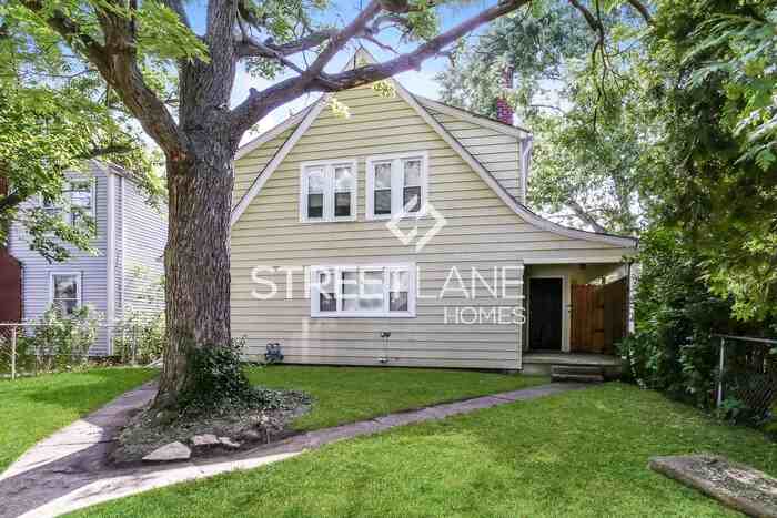 724 S Eureka Ave - Photo 2 of 15