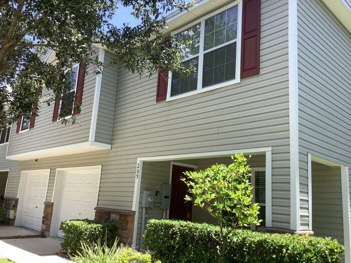 209 Woodknoll Pl - Photo 2 of 21
