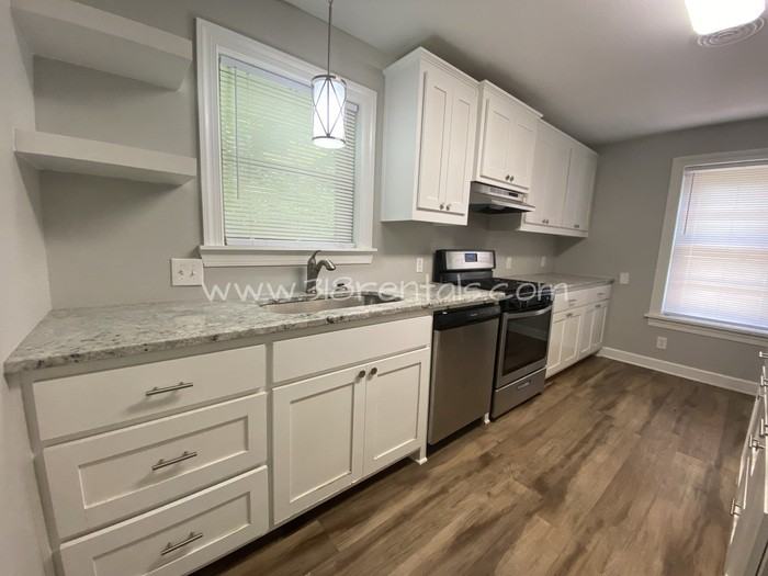 186 Charles Ave - Photo 4 of 12