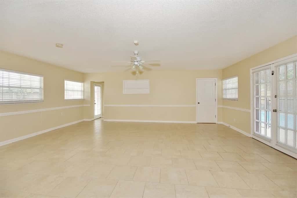 2264 Archer Blvd - Photo 2 of 20