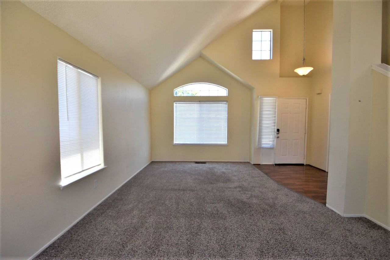 946 Beechwood Cir - Photo 2 of 27