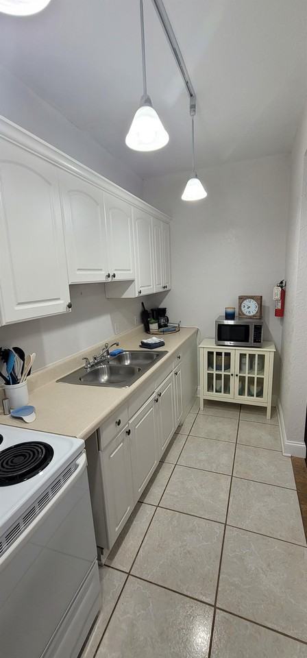 407 S Melville Ave #01 - Photo 6 of 11