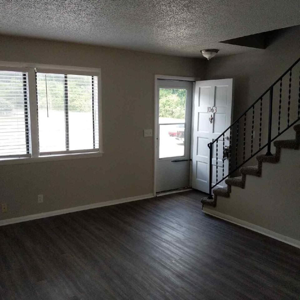 1063 Harold Dr #1 - Photo 3 of 9